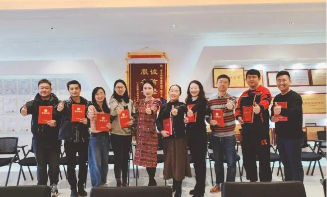 愛(ài)有溫度，心有未來(lái)--東達(dá)建材2022榮譽(yù)表彰圓滿成功